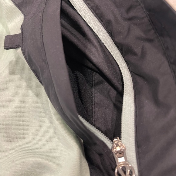 Lululemon light jacket - Picture 4 of 8